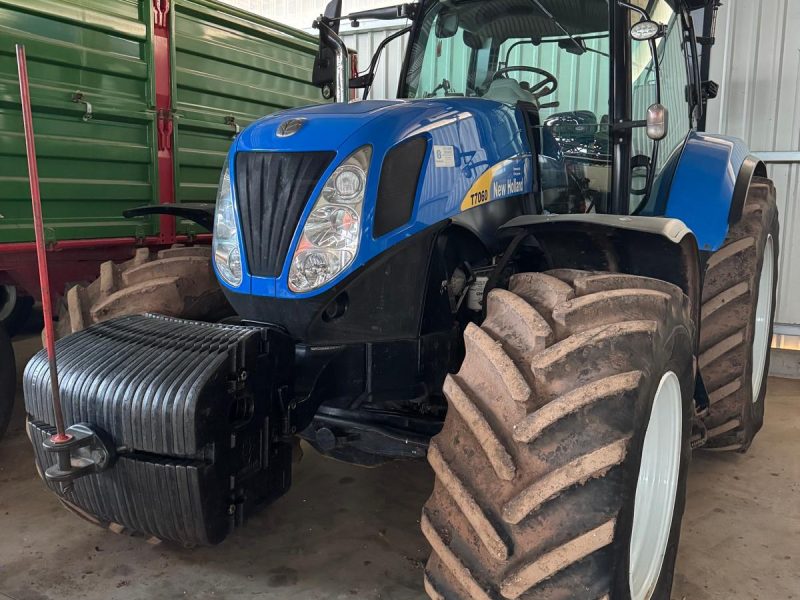 Ciągnik rolniczy New Holland T7060 rejestracja 2010r . Sprowadzony z Niemiec 8100mth ,cena 159500 zł netto.