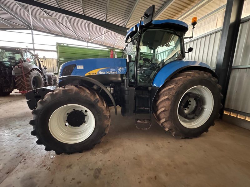 Ciągnik rolniczy New Holland T7060 rejestracja 2010r . Sprowadzony z Niemiec 8100mth ,cena 159500 zł netto.